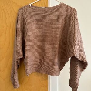 Cropped cozy sweater beige. Medium